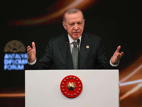 “İslam coğrafyası pek çok saldırının, böl, parçala, yönet planının hedefi yapıldı”