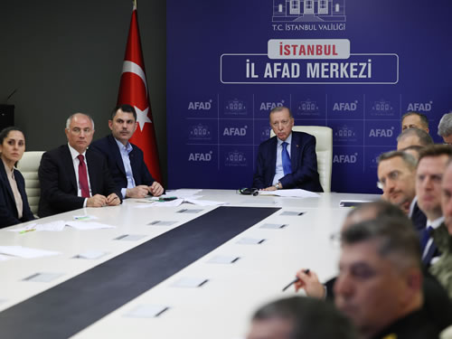 Cumhurbaşkanı Erdoğan, İstanbul AFAD kriz merkezinde depreme ilişkin brifing aldı