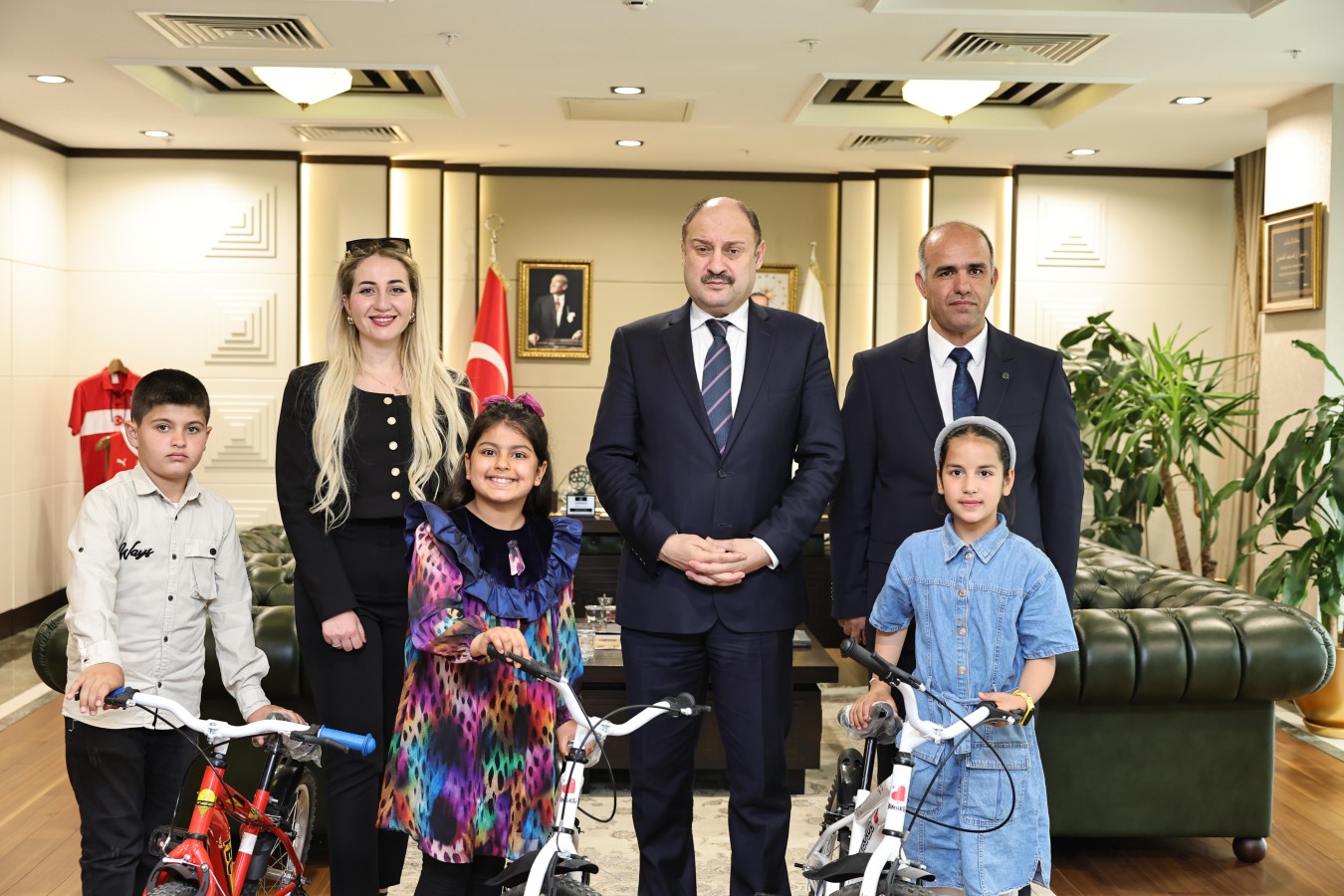 BAŞKAN GÜLPINAR, ÖĞRENCİLERİ MAKAMINDA AĞIRLADI