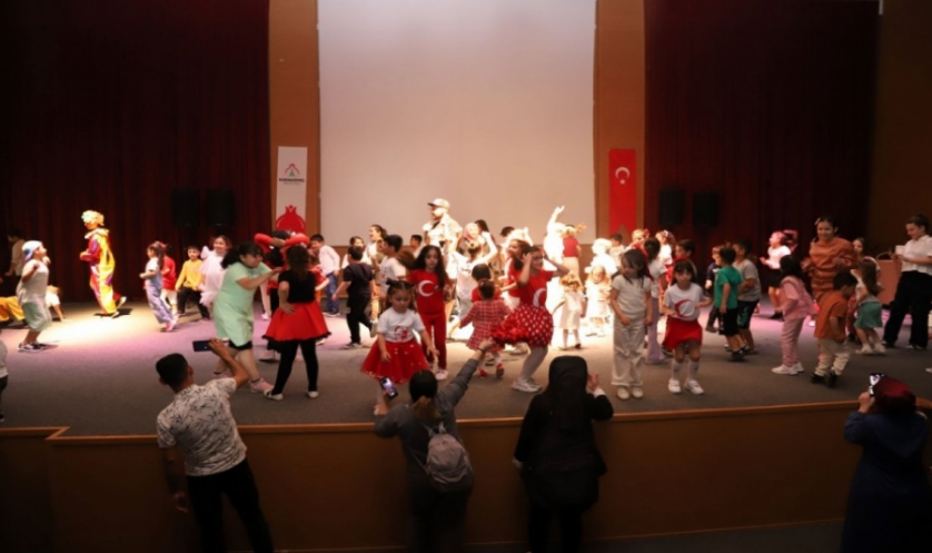 ÇOCUKLAR 23 NİSAN’I DOYASIYA KUTLADI