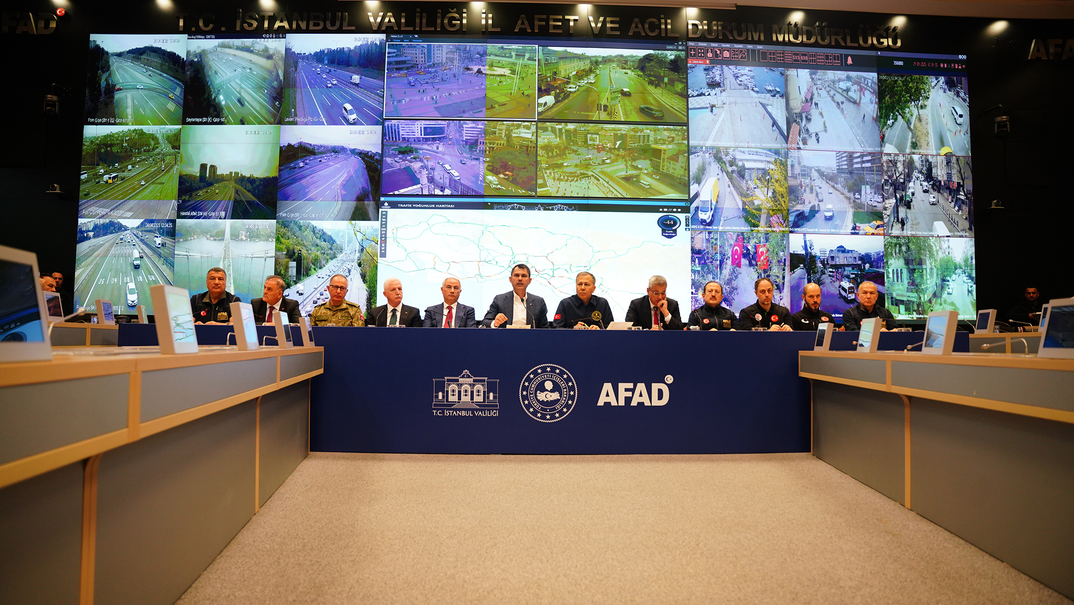 BAKAN KURUM: SİYASETİ, POLEMİĞİ BİR TARAFA KOYALIM İSTANBUL İÇİN EL ELE VERELİM