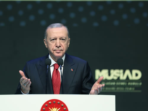 “Krizlere aldırmadan yol alıyoruz”