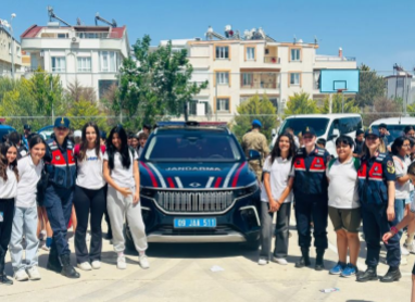 Didim Jandarma Ekiplerinden Öğrencilere Güvenlik ve Farkındalık Eğitimi Verildi