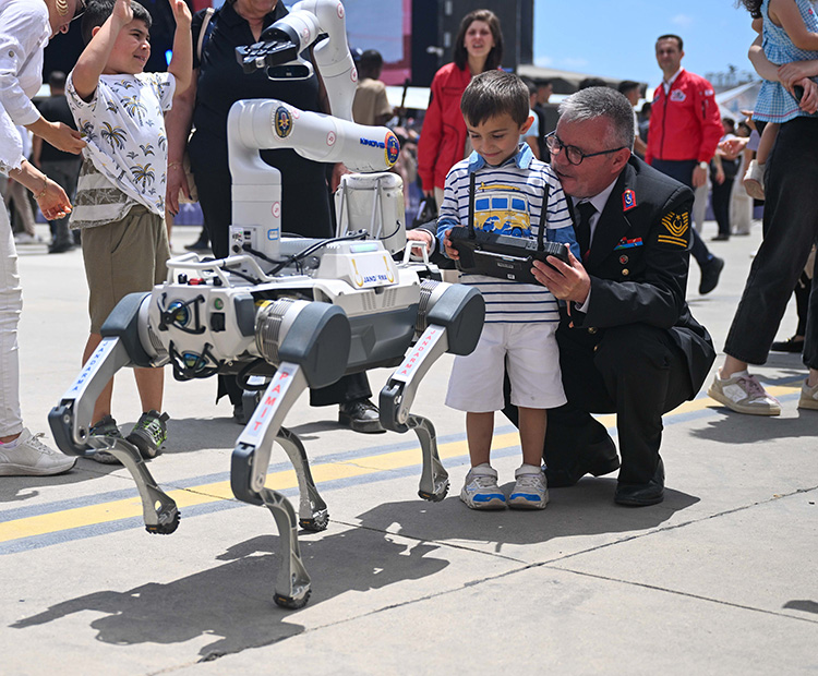 Jandarmanın Yeni Yardımcısı “Robot Köpek” Envantere Girdi