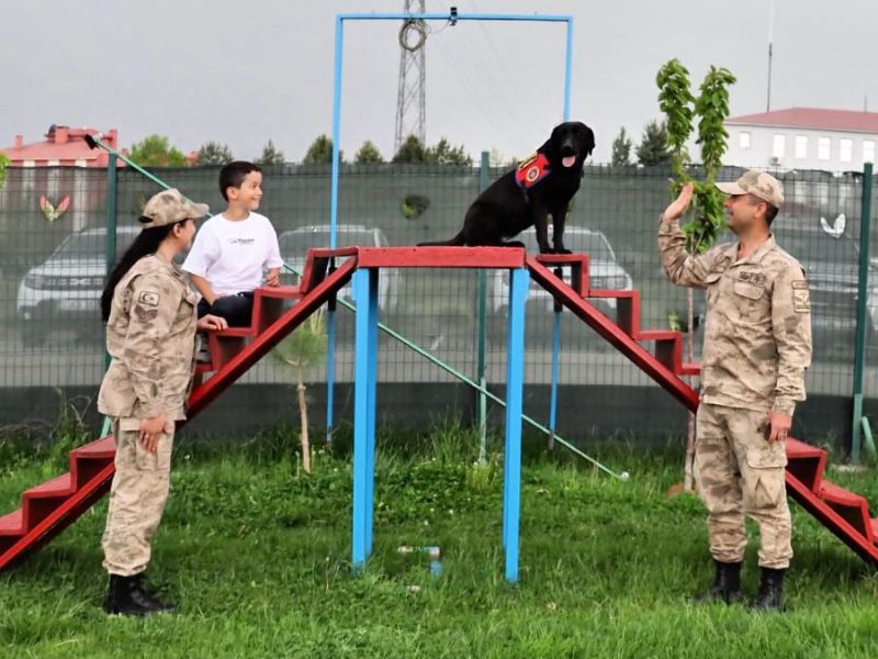 Bingöl’de Şehit Çocuğu Jandarmada Unutulmaz Bir Gün Geçirdi