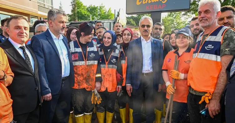 Bakan Uraloğlu, Trabzon'da sel bölgesinde incelemelerde bulundu