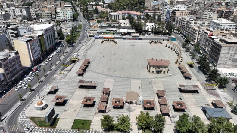 TOPÇU VE RABİA MEYDANLARI’NA ESTETİK DOKUNUŞ