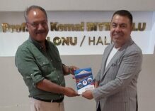 Prof. Dr. Karabulut’tan İş İnsanı Konyar’a Ağrı Kitabı hediyesi