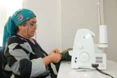 KADINLAR HEM HOBİ EDİNİYOR HEM EKONOMİYE KATKI SAĞLIYOR