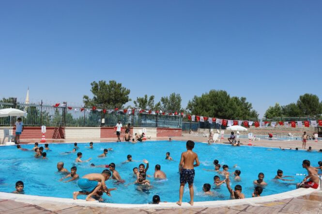BÜYÜKŞEHİR BELEDİYESİ HAVUZLARINDAN 152 BİN KİŞİ FAYDALANDI