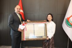 BAŞKAN GÜLPINAR, JAPON PRENSESE ASIRLIK MEKTUBU HEDİYE ETTİ