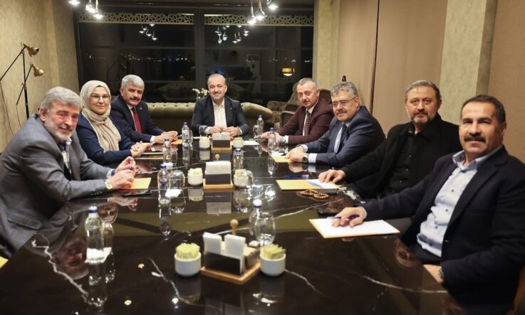 Kocaeli ‘de Siyaset; Halkın Hizmetkarı Olmak İçin Yapılıyor