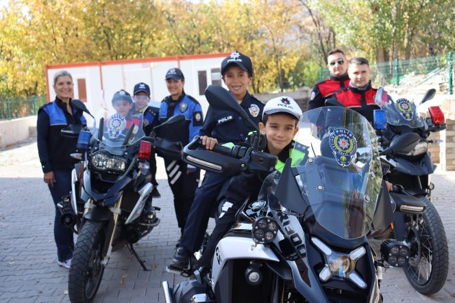 Projesi Kapsamında Öğrencilere Polislik Mesleğini Tanıttı