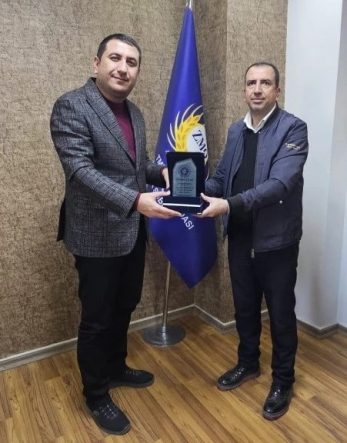 sahban-kilica-tmmobden-25-yil-onur-plaketi-145110-20251203