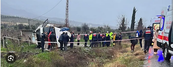 Denizli’de Memur Servisi Üzüm Bağına Uçtu: 25 Yaralı