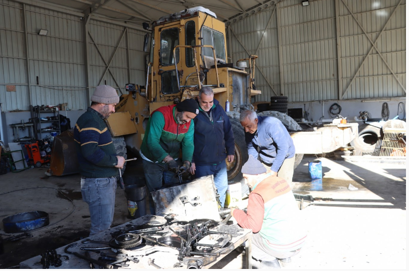 KARAKÖPRÜ’DE ARAÇ BAKIMLARI BELEDİYENİN KENDİ İMKÂNLARIYLA YAPILIYOR