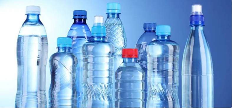 Her Gün Şişe Suyu İçenler Dikkat: Yılda 90 Bin Mikroplastik Vücudunuza Giriyor