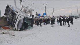Ağrı Patnos’ta Yolcu Otobüsü Devrildi: 16 Yaralı
