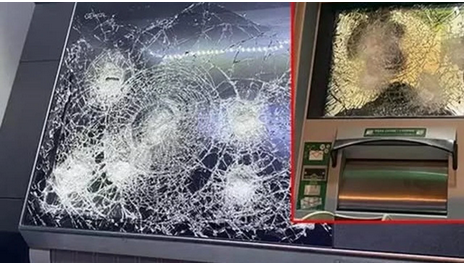 Teknik Arıza Öfkeye Dönüştü: ATM’ye Balyozlu Saldırı