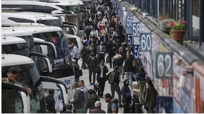 Bayram yolculuğu yoğunluğu başladı: Otobüs seferlerinde doluluk yüzde 90’a ulaştı
