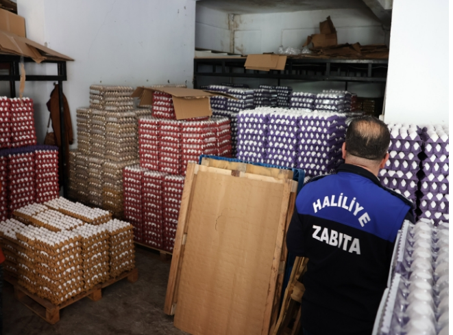 SAĞLIKSIZ DEPOYA BASKIN: 5 BİN KOLİ YUMURTA İMHA EDİLDİ