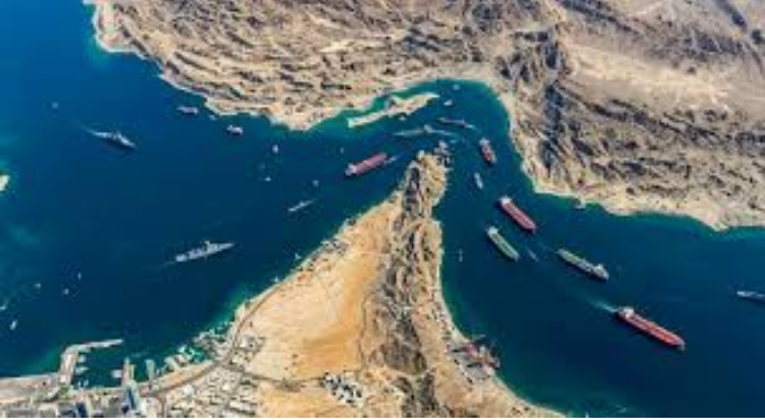 Hürmüz’de Gerilim Tırmanıyor: İran Boğazı Yeniden Kapattı