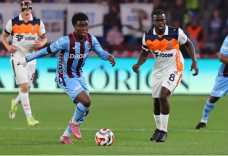 Trabzonspor, uzatmada yıkıldı: Başakşehir deplasmanından 1 puan