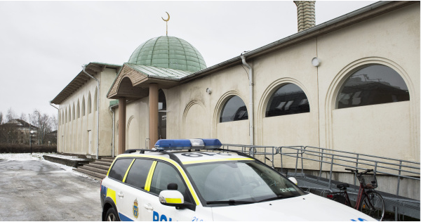 Uppsala’da camiye nefret saldırısı: Irkçı sembollerle hedef alındı