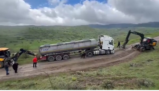 Bayram Trafiğinden Kaçarken Çamura Saplandılar